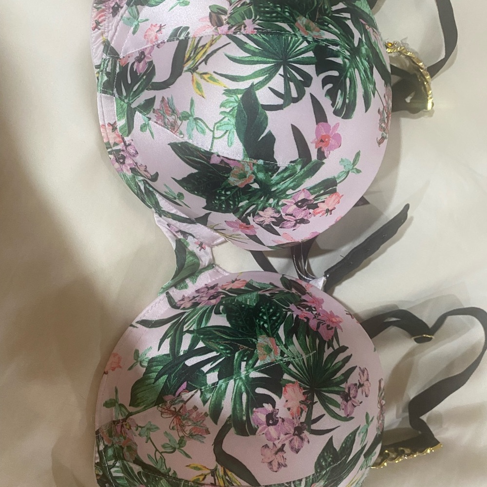 38c Victoria secret bra